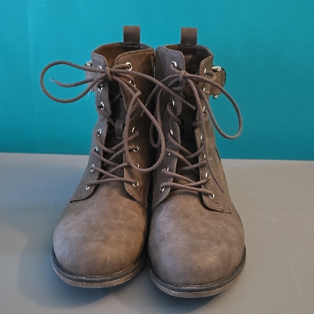 Denver Hayes Brown Ankle Boots